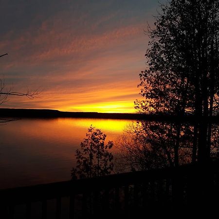 Red Lodge Resort Little Current المظهر الخارجي الصورة