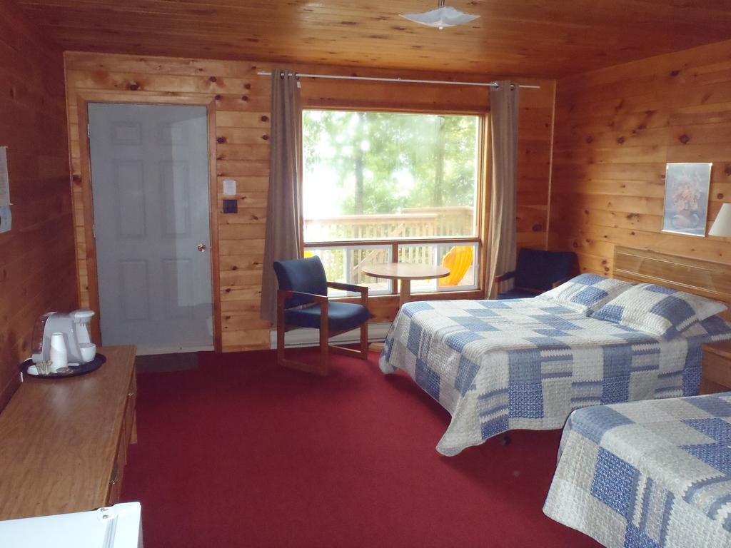 Red Lodge Resort Little Current الغرفة الصورة