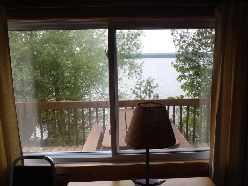 Red Lodge Resort Little Current الغرفة الصورة