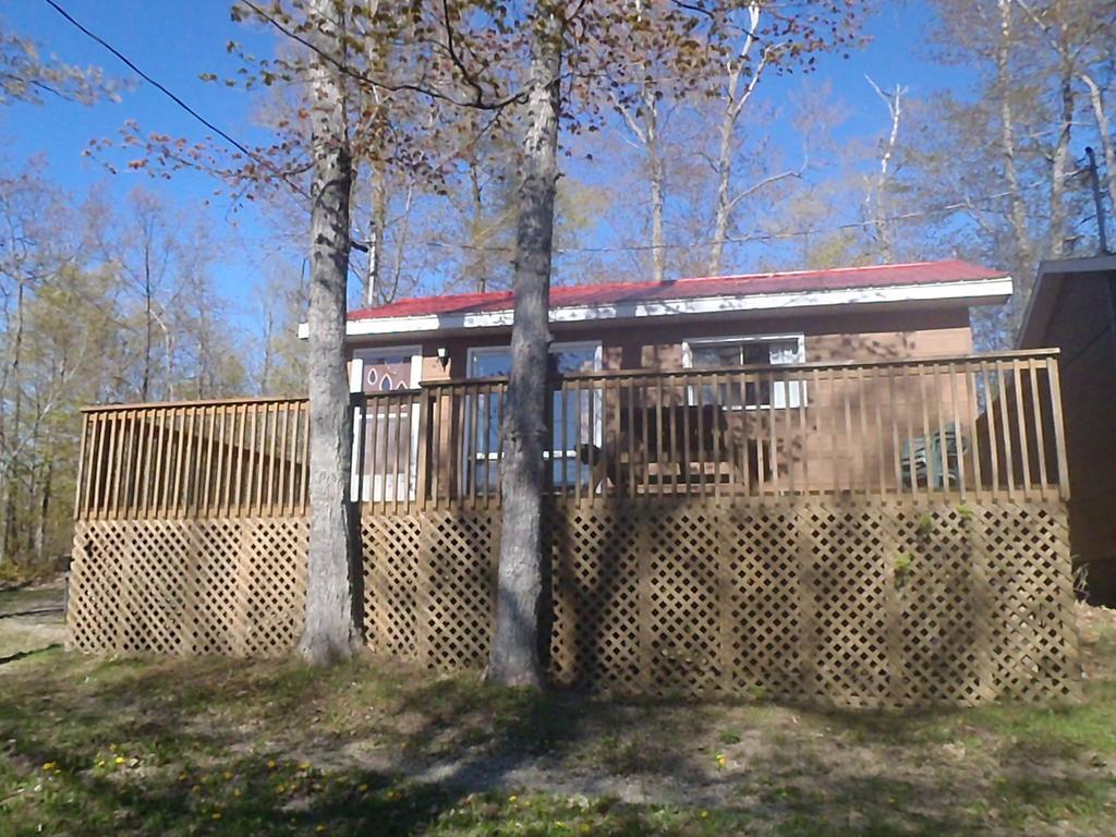 Red Lodge Resort Little Current الغرفة الصورة