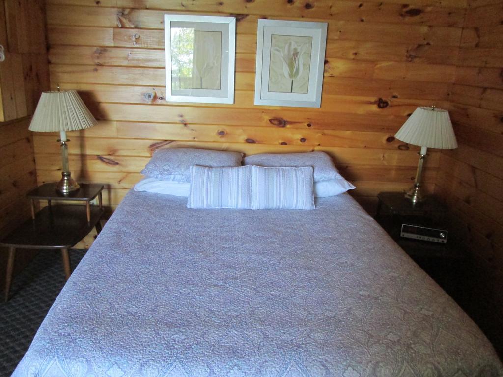 Red Lodge Resort Little Current الغرفة الصورة