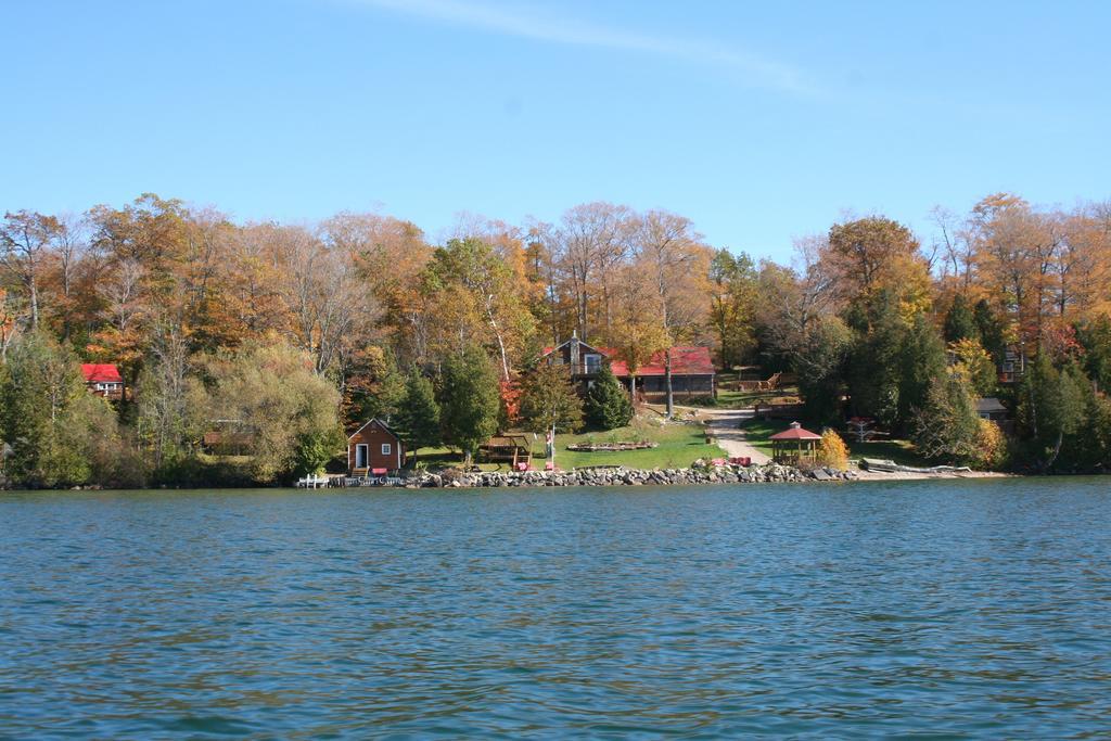 Red Lodge Resort Little Current المظهر الخارجي الصورة
