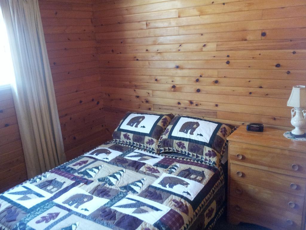 Red Lodge Resort Little Current الغرفة الصورة