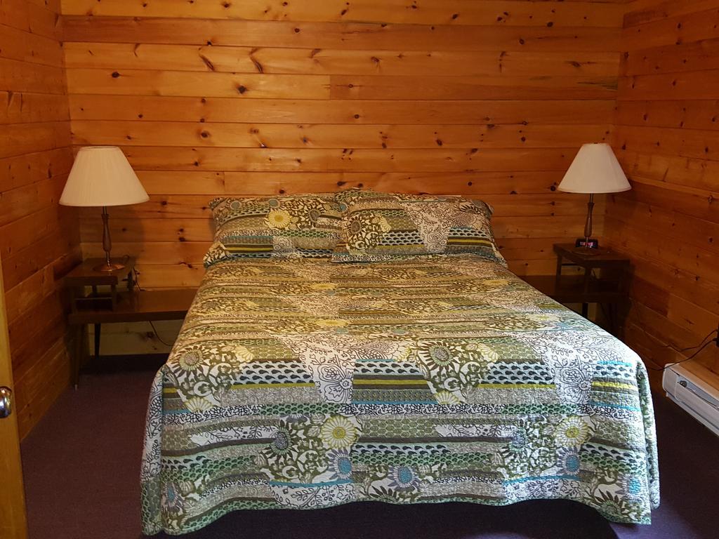 Red Lodge Resort Little Current الغرفة الصورة