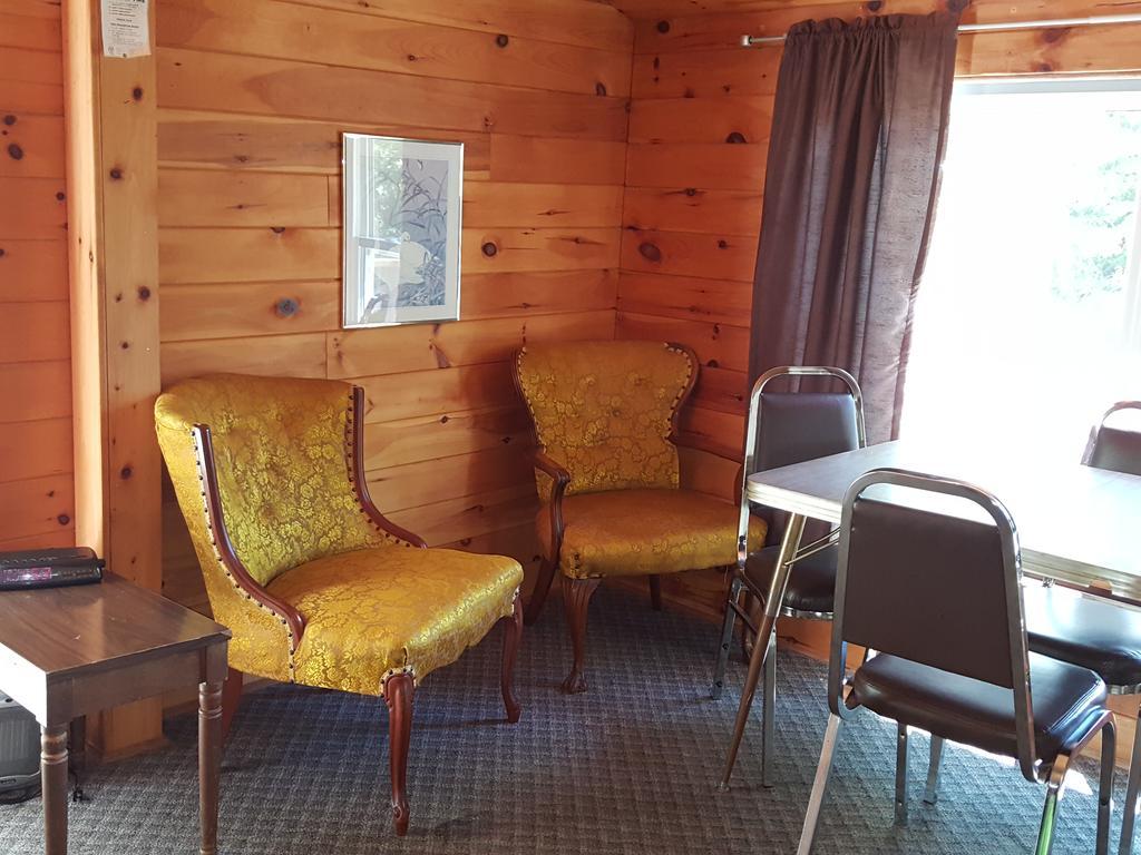 Red Lodge Resort Little Current الغرفة الصورة